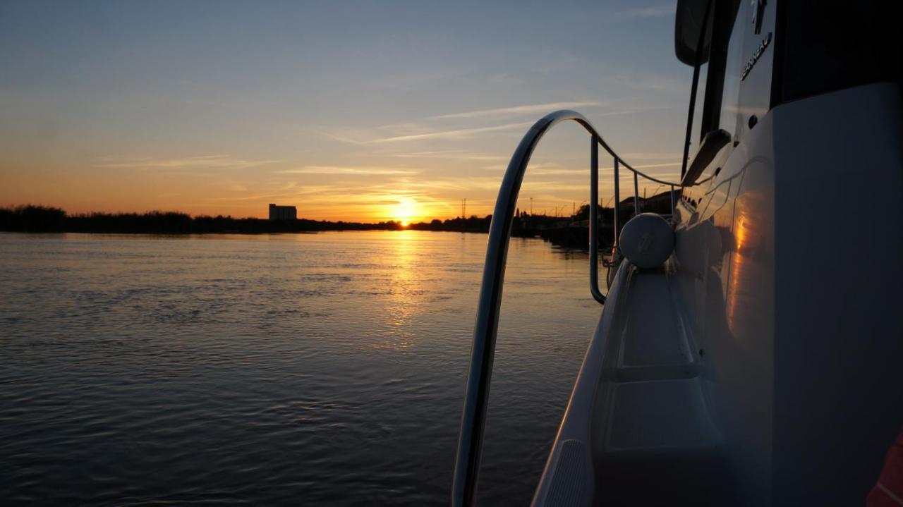 Отель La Rochelle Sur L'Eau Экстерьер фото