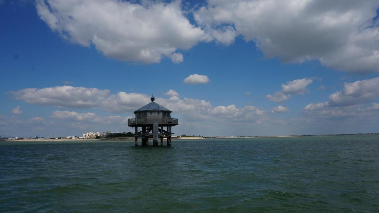 Отель La Rochelle Sur L'Eau Экстерьер фото